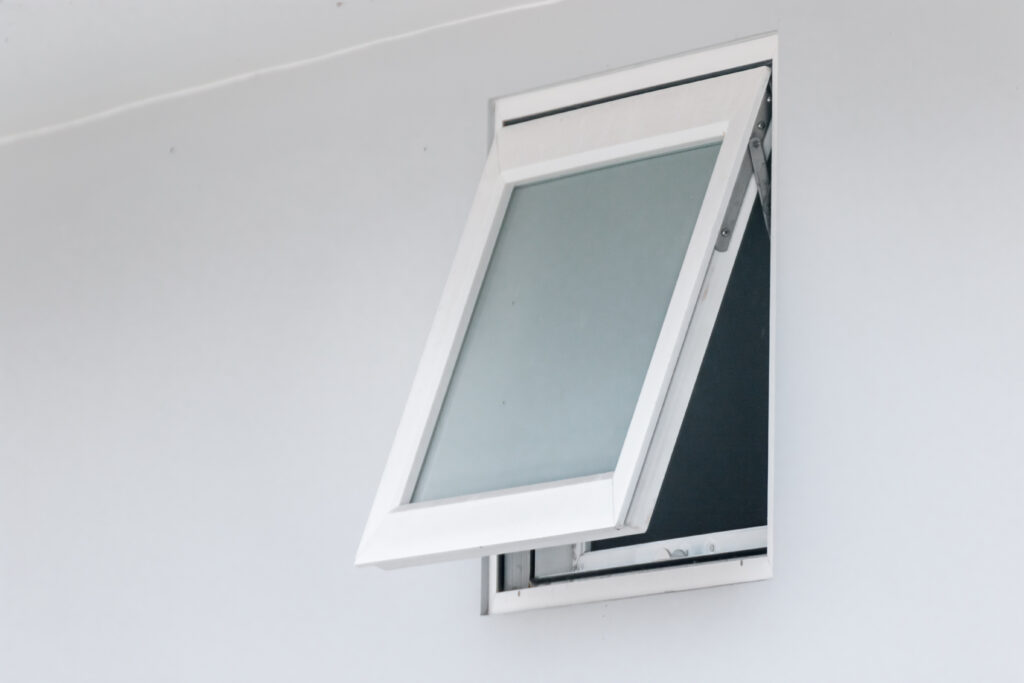 Top hung casemnet window